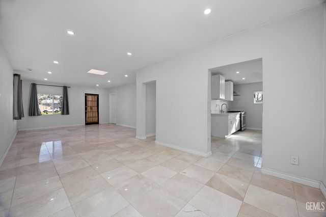 911 BALDWIN Road, Bakersfield, CA 93304