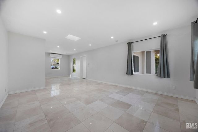 911 BALDWIN Road, Bakersfield, CA 93304
