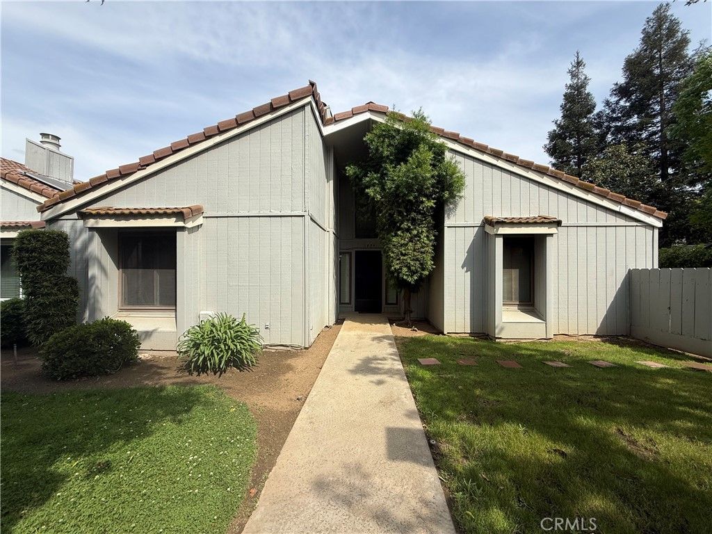 Image 1 of property listing at 1854 Cougar Lane, Clovis, CA 93611