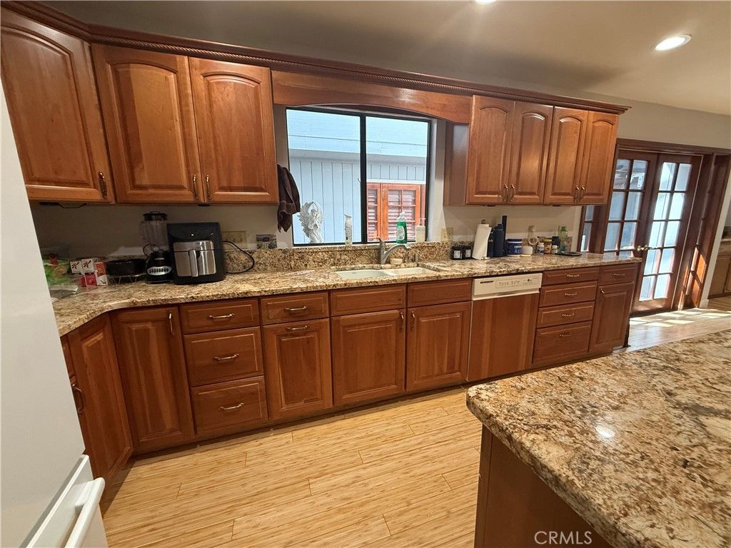 Image 5 of property listing at 1854 Cougar Lane, Clovis, CA 93611