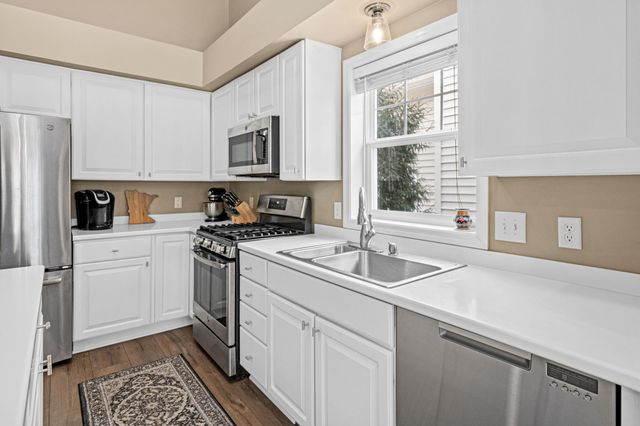 8728 N Bay Drive, Chanhassen, MN 55317