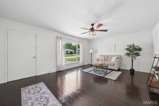 6709 Village Square Drive, Hazelwood, MO 63042