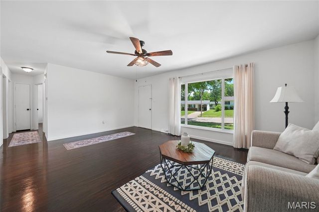 6709 Village Square Drive, Hazelwood, MO 63042