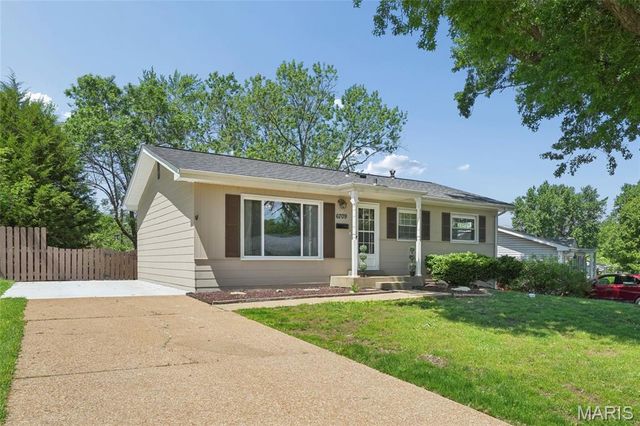 6709 Village Square Drive, Hazelwood, MO 63042
