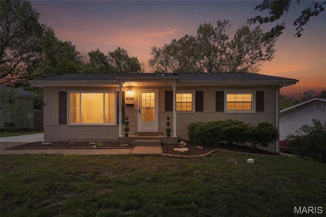 6709 Village Square Drive, Hazelwood, MO 63042