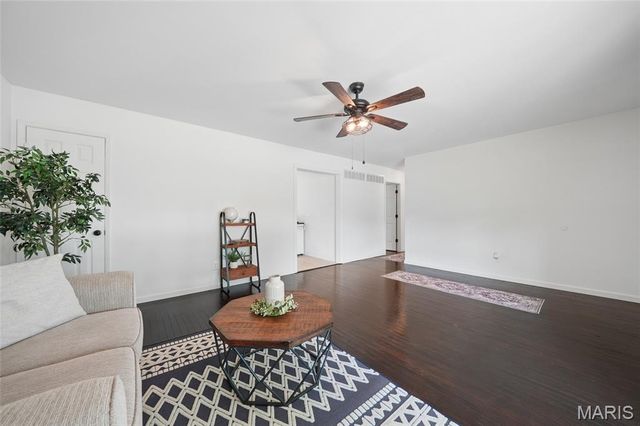 6709 Village Square Drive, Hazelwood, MO 63042