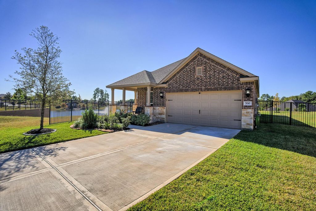700 Fallen Hemlock Court, Conroe, TX 77304