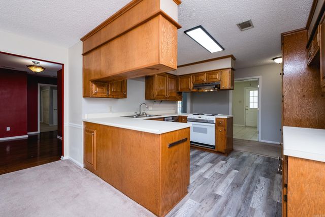 8100 Coleridge Dr, North Little Rock, AR 72116