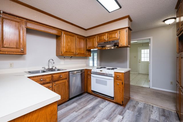 8100 Coleridge Dr, North Little Rock, AR 72116