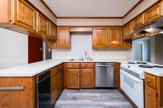 8100 Coleridge Dr, North Little Rock, AR 72116