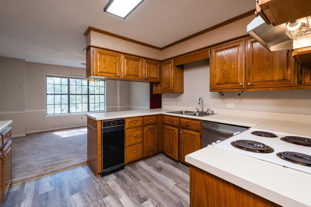 8100 Coleridge Dr, North Little Rock, AR 72116