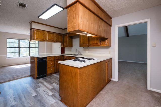 8100 Coleridge Dr, North Little Rock, AR 72116