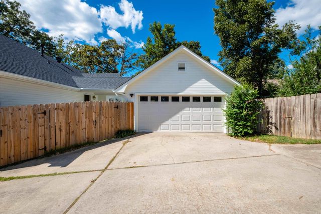 8100 Coleridge Dr, North Little Rock, AR 72116