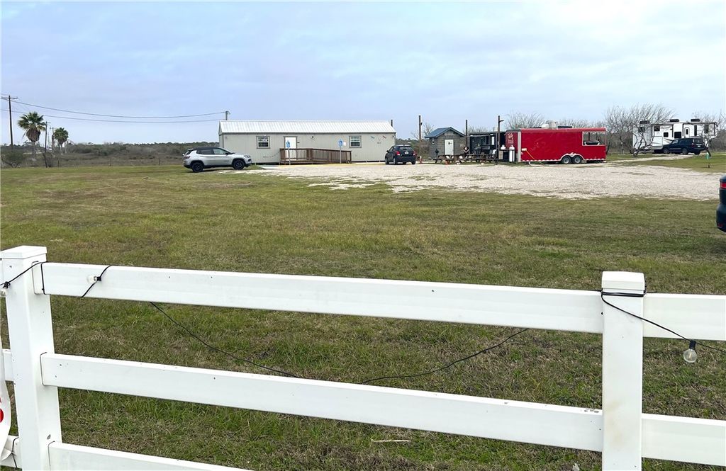 6302 Tx-35, Rockport, TX 78382 — photo 2