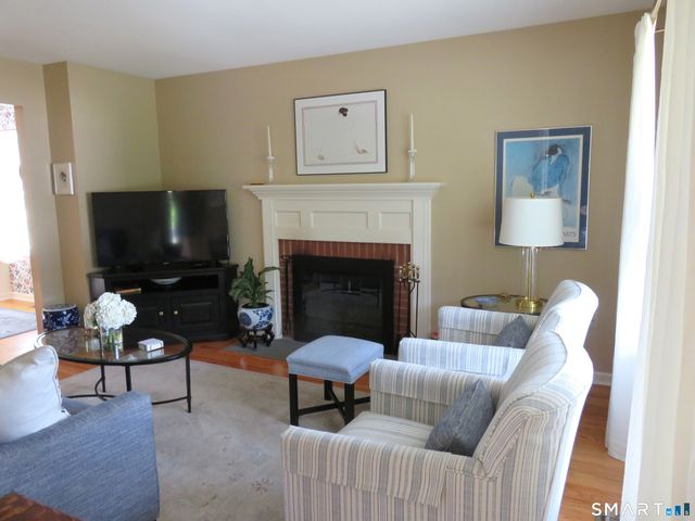 88 Dundee Drive, Cheshire, CT 06410