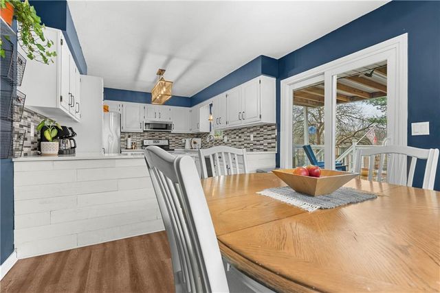 508 NE STONEWALL Drive, Blue Springs, MO 64014