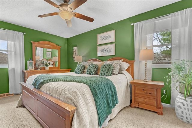 508 NE STONEWALL Drive, Blue Springs, MO 64014