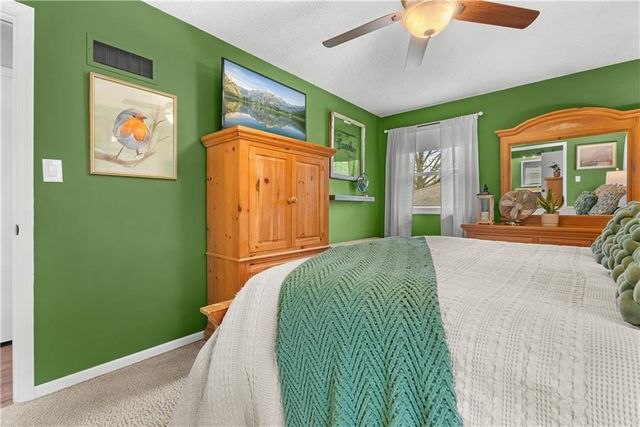 508 NE STONEWALL Drive, Blue Springs, MO 64014