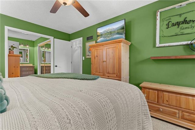 508 NE STONEWALL Drive, Blue Springs, MO 64014