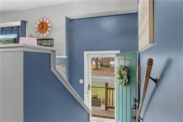 508 NE STONEWALL Drive, Blue Springs, MO 64014