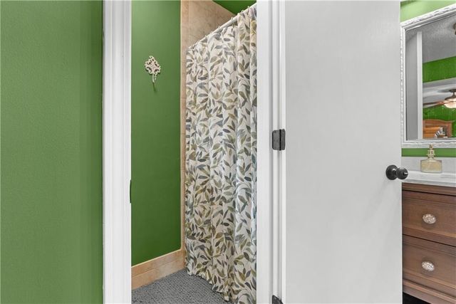 508 NE STONEWALL Drive, Blue Springs, MO 64014