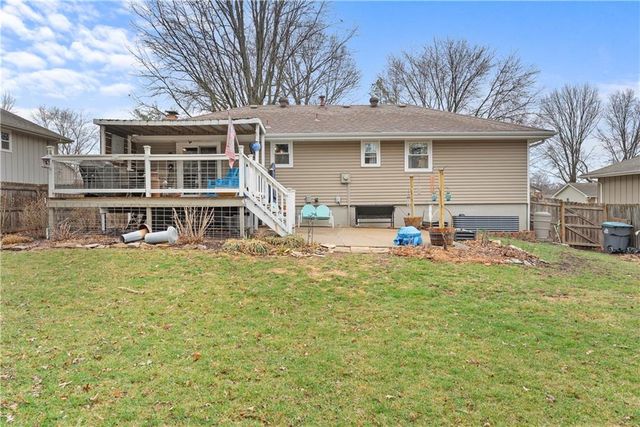 508 NE STONEWALL Drive, Blue Springs, MO 64014