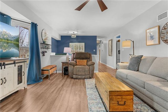 508 NE STONEWALL Drive, Blue Springs, MO 64014