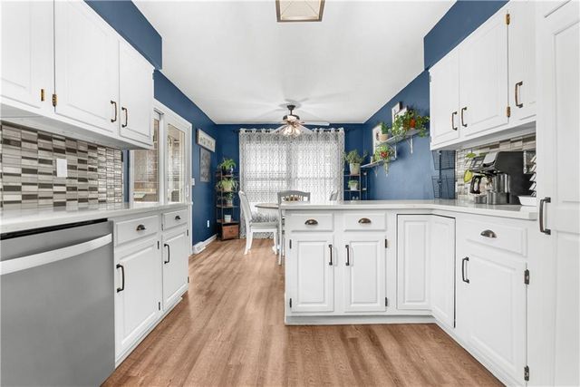 508 NE STONEWALL Drive, Blue Springs, MO 64014