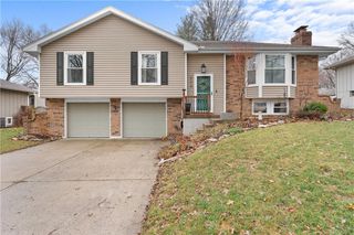 508 NE STONEWALL Drive, Blue Springs, MO 64014