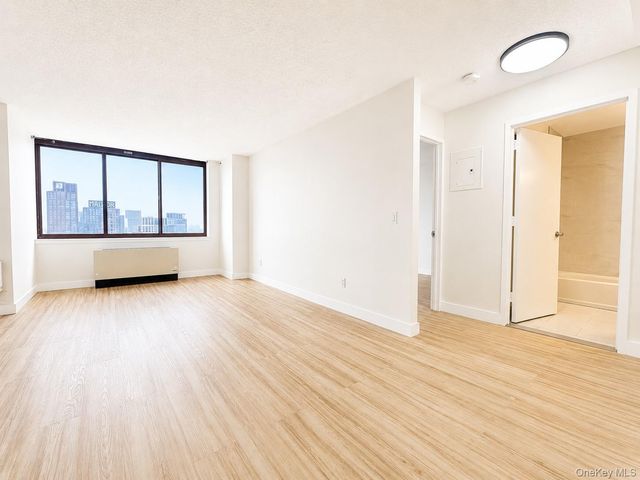 4-74 48th Avenue 30J, Long Island City, NY 11109