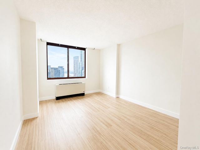 4-74 48th Avenue 30J, Long Island City, NY 11109