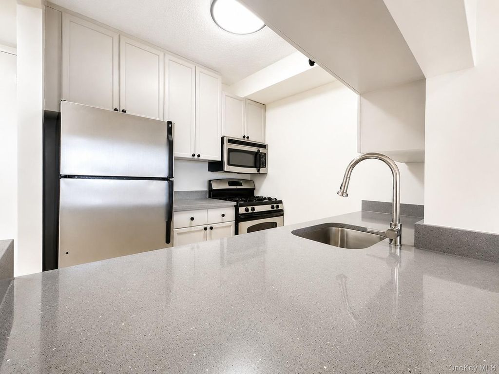 4-74 48th Avenue 30J, Long Island City, NY 11109