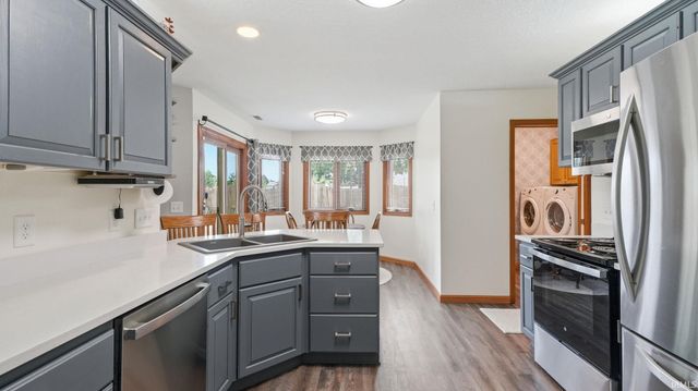325 Ridge Hill Place, Fort Wayne, IN 46804