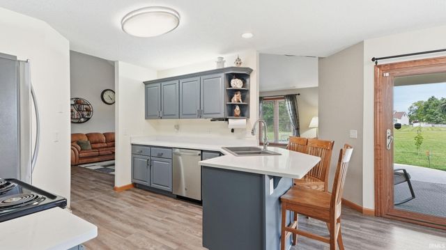325 Ridge Hill Place, Fort Wayne, IN 46804