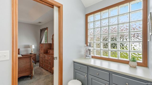 325 Ridge Hill Place, Fort Wayne, IN 46804