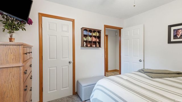 325 Ridge Hill Place, Fort Wayne, IN 46804