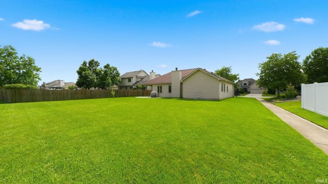 325 Ridge Hill Place, Fort Wayne, IN 46804