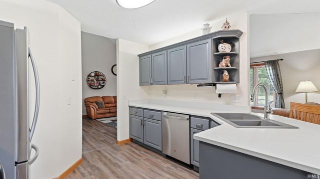 325 Ridge Hill Place, Fort Wayne, IN 46804