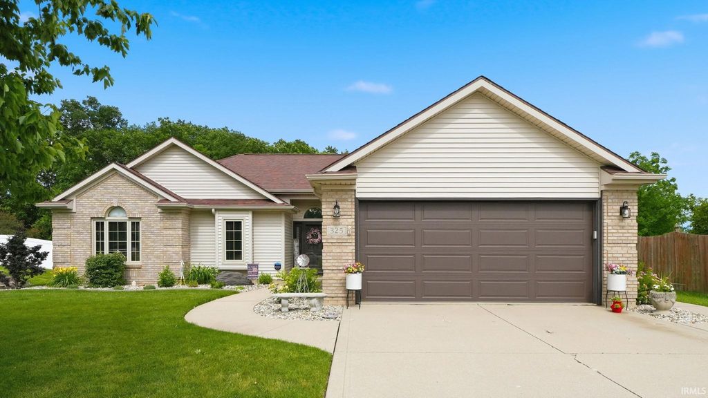 325 Ridge Hill Place, Fort Wayne, IN 46804