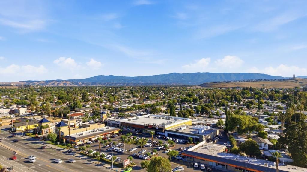 Image 25 of property listing at 727 Balfour Drive, San Jose, CA 95111