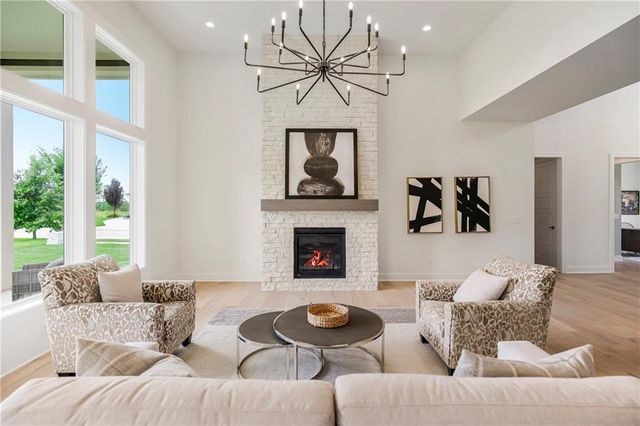 2513 W 177th Street, Overland Park, KS 66085