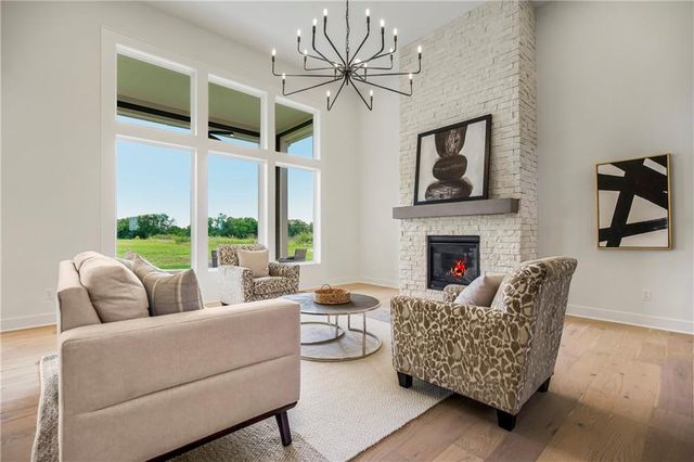 2513 W 177th Street, Overland Park, KS 66085