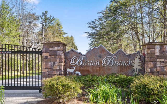 2593 Boston Branch Circle, Signal Mountain, TN 37377