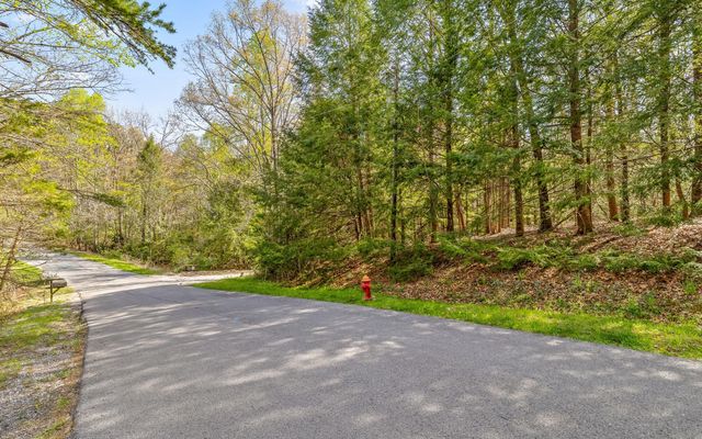 2593 Boston Branch Circle, Signal Mountain, TN 37377