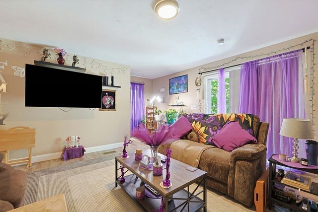 8 Union St, North Brookfield, MA 01535