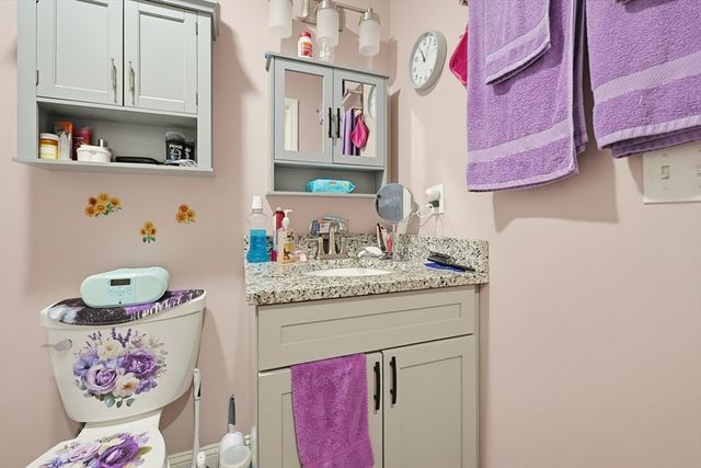 8 Union St, North Brookfield, MA 01535