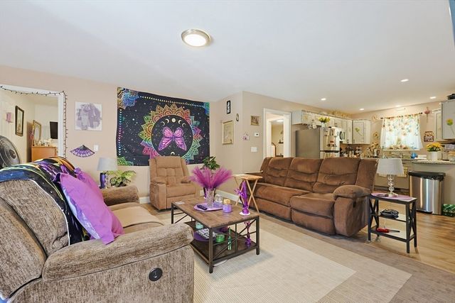 8 Union St, North Brookfield, MA 01535