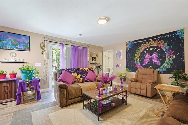 8 Union St, North Brookfield, MA 01535