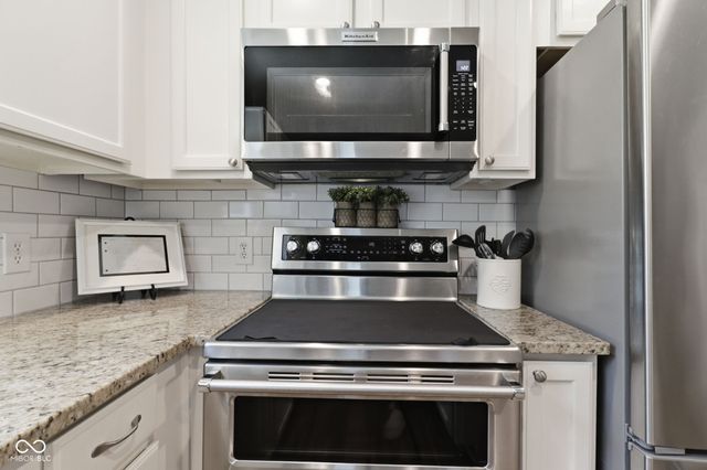 13931 Wakefield Place, Fishers, IN 46038