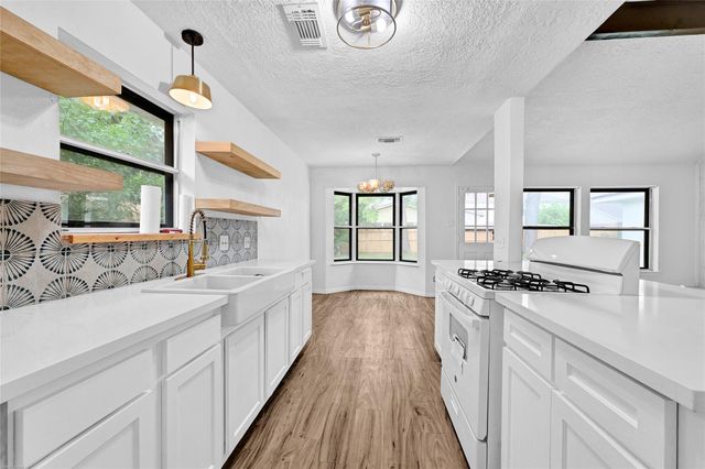 4001 Stoneybrook Street, Baytown, TX 77521